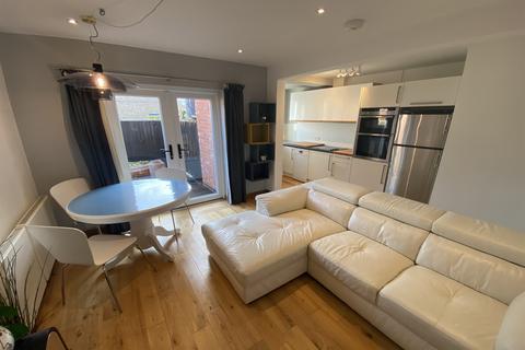 3 bedroom semi-detached house to rent, Salisbury Street, Beeston, NG9 2EQ