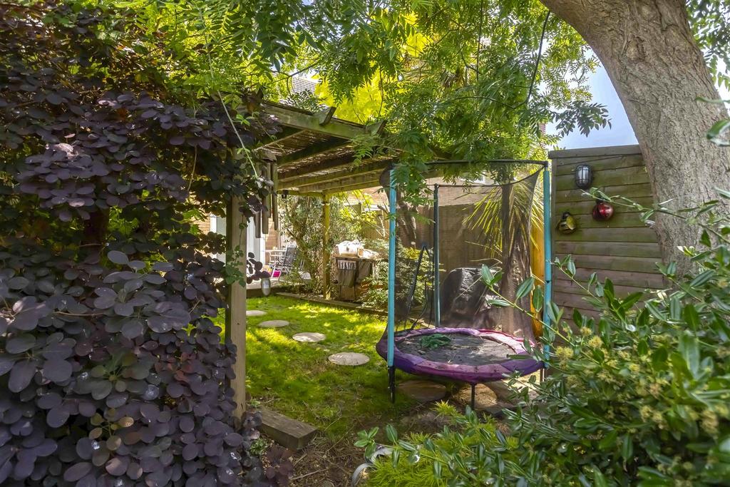 Lenhurst Garden 3.jpg
