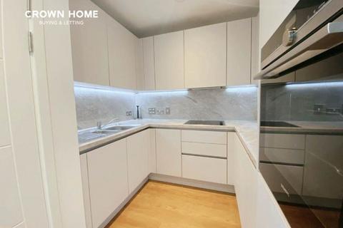 3 bedroom apartment to rent, 1 Madison Way, London E20