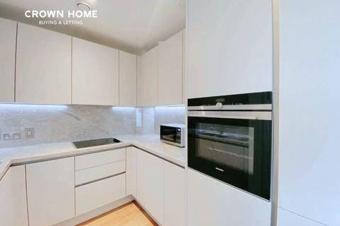 3 bedroom apartment to rent, 1 Madison Way, London E20