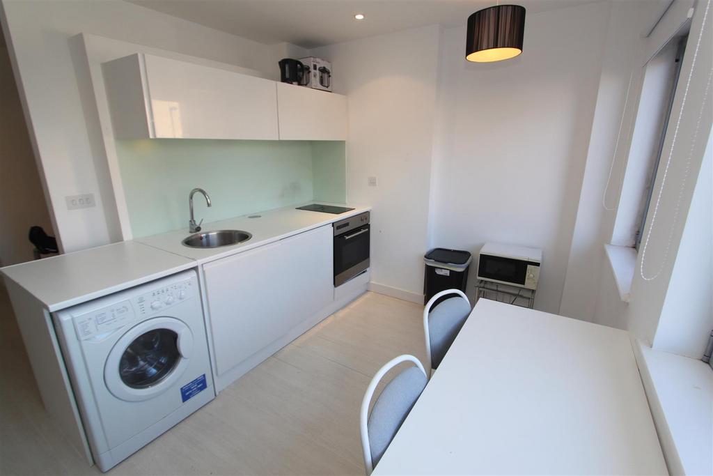 Kitchen1.JPG