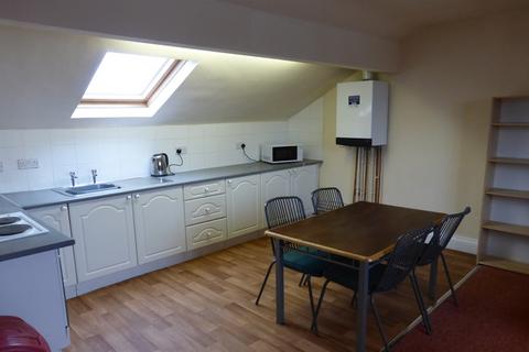 4 bedroom apartment to rent, High Road, Beeston, NG9 2LN