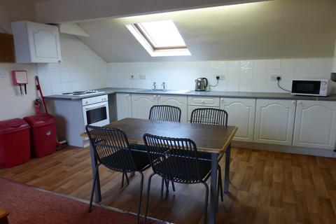 4 bedroom apartment to rent, High Road, Beeston, NG9 2LN
