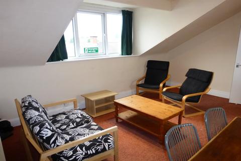 4 bedroom apartment to rent, High Road, Beeston, NG9 2LN