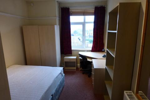 4 bedroom apartment to rent, High Road, Beeston, NG9 2LN