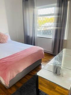 1 bedroom in a house share to rent, Hayes