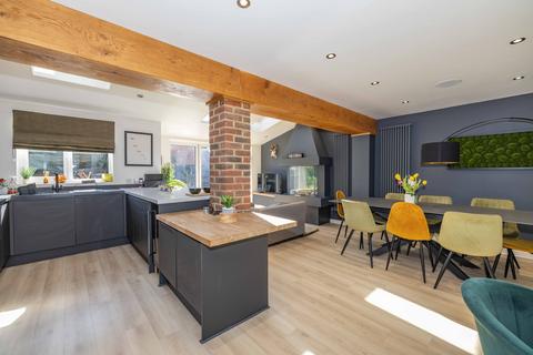 3 bedroom detached house for sale, Lucilla Avenue, Ashford, Kent, TN23