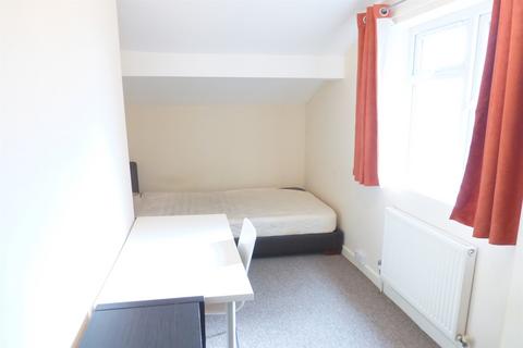 4 bedroom semi-detached house to rent, Marlborough Road, Beeston, NG9 2HG