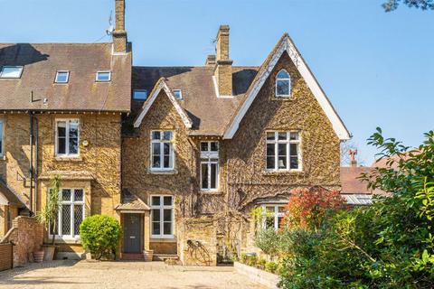 5 bedroom house for sale, Hall Place Drive, Weybridge KT13