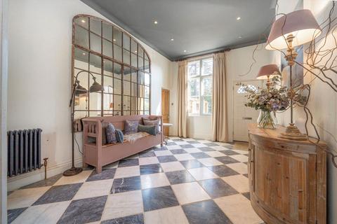 5 bedroom house for sale, Hall Place Drive, Weybridge KT13