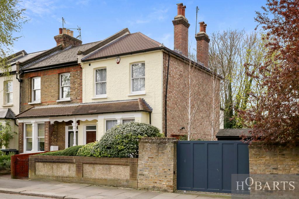 Three-Double Bedroom End Terraced family Home  Be