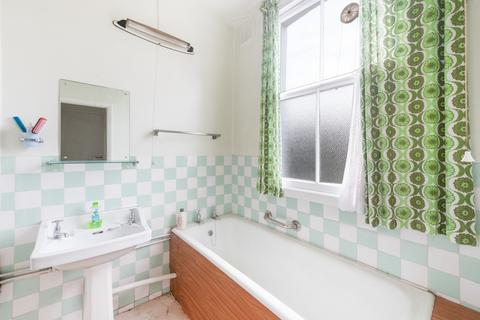 2 bedroom flat for sale, Strathville Road, Earlsfield, SW18