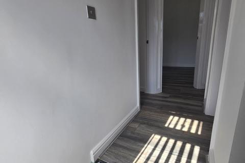 4 bedroom semi-detached house to rent, Dale Terrace, Tividale B69