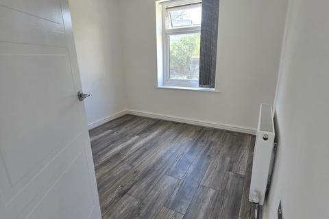 4 bedroom semi-detached house to rent, Dale Terrace, Tividale B69