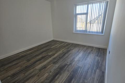 4 bedroom semi-detached house to rent, Dale Terrace, Tividale B69