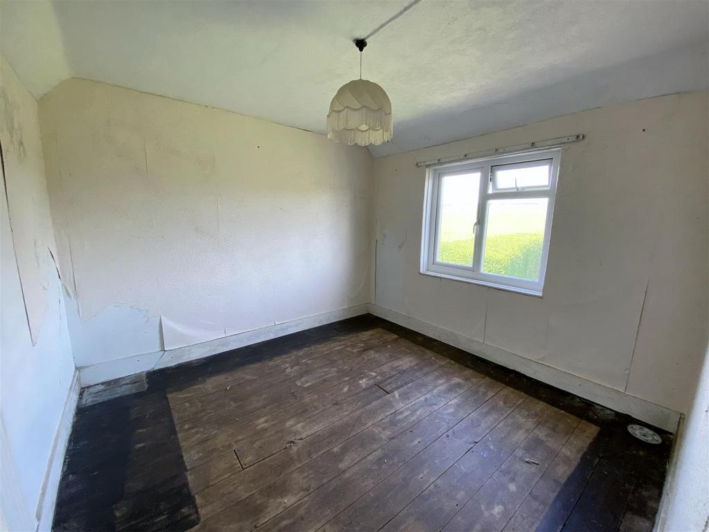 Bedroom 4: