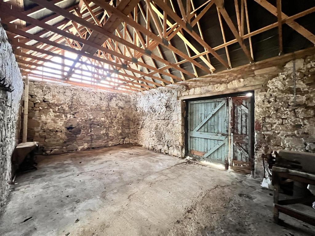 Attached Barn: