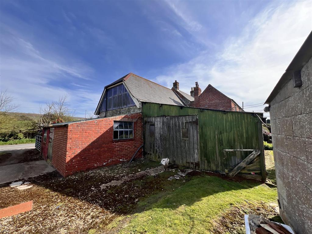 Attached Barn: