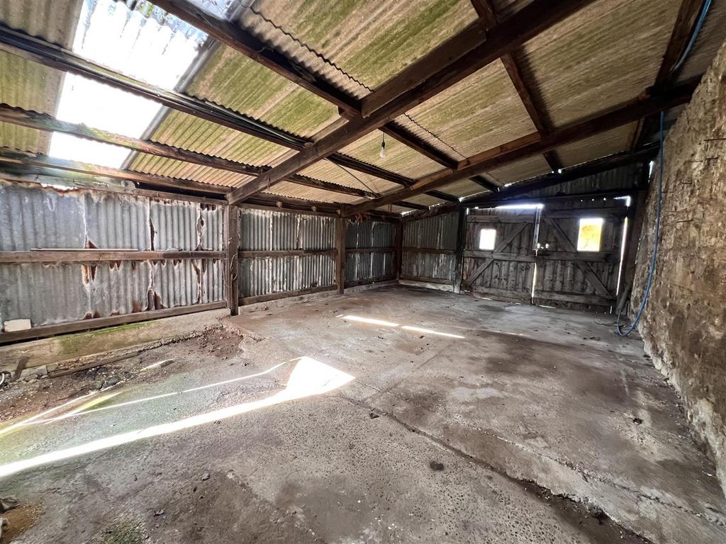 Attached Barn: