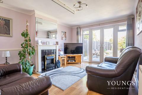11 Birch Close, Canvey Island, SS8 9JG