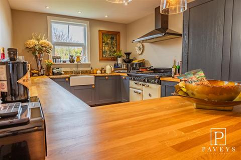 96 Frinton Road, Kirby Cross, Frinton-on-sea, CO13 0HJ