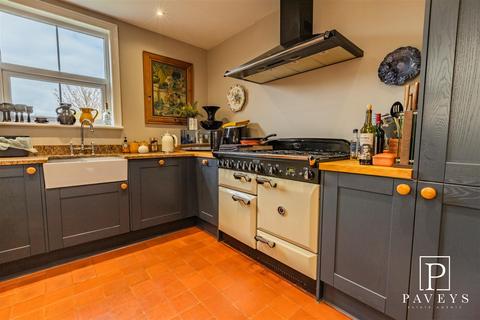 96 Frinton Road, Kirby Cross, Frinton-on-sea, CO13 0HJ