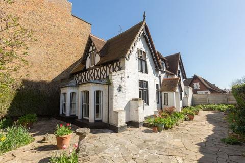 Avenue Road, Herne Bay, Kent, CT6