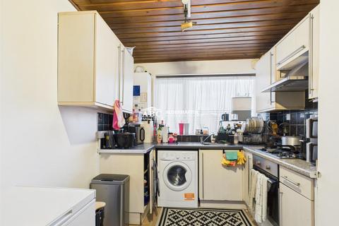 2 bedroom flat for sale, Whitchurch Lane, Edgware