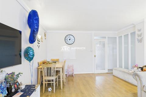 2 bedroom flat for sale, Whitchurch Lane, Edgware