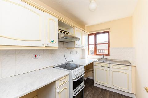 1 bedroom maisonette for sale, Farley Road, Gravesend, Kent