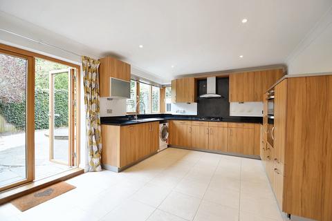 6 Thistledown Close, Winchester, SO22 5HZ