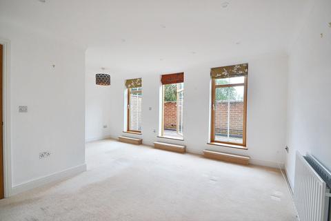 6 Thistledown Close, Winchester, SO22 5HZ
