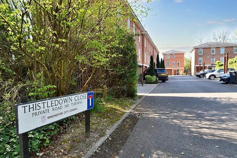 6 Thistledown Close, Winchester, SO22 5HZ