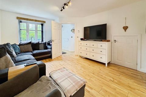 18 Maynell Close, Bradford, BD10 9FL