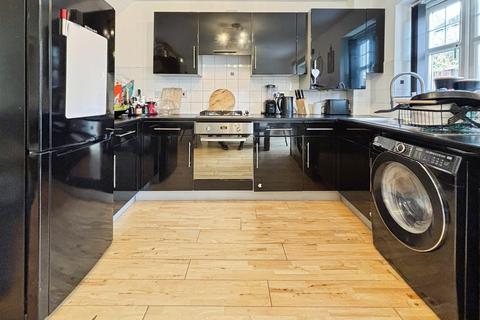 18 Maynell Close, Bradford, BD10 9FL