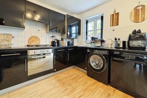 18 Maynell Close, Bradford, BD10 9FL