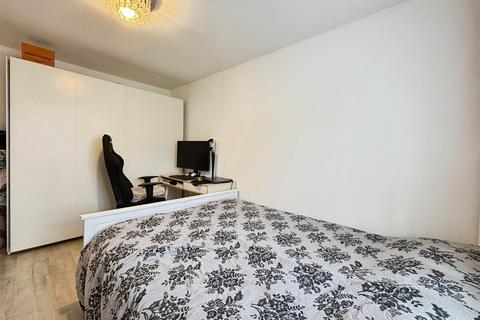 18 Maynell Close, Bradford, BD10 9FL