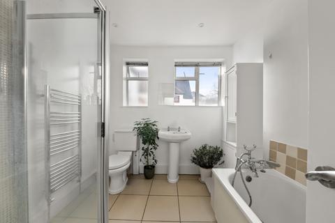 3 bedroom apartment for sale, Campbell Court, Hanwell, W7
