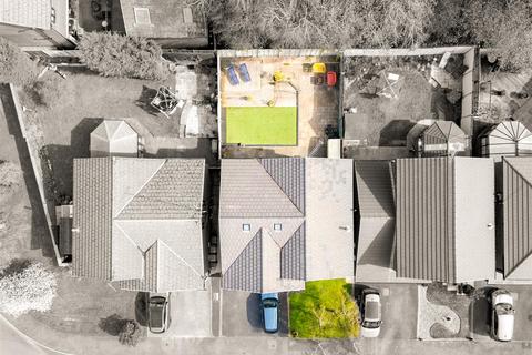 3 Burnside, Edenfield, Bury, BL0 0LW