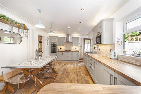 3 Burnside, Edenfield, Bury, BL0 0LW
