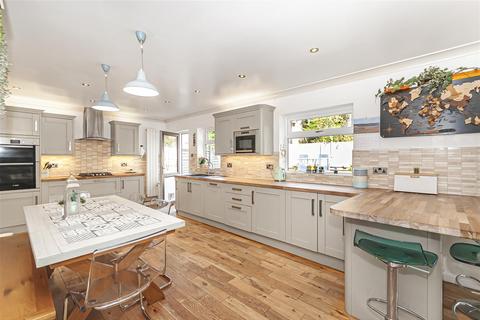 3 Burnside, Edenfield, Bury, BL0 0LW