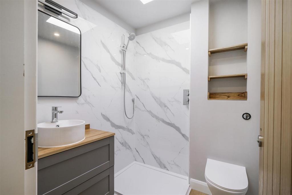 Flat 1, 20 Greyhound Road - t HXPbwnt ZY7 S7b Q2c4v B.j
