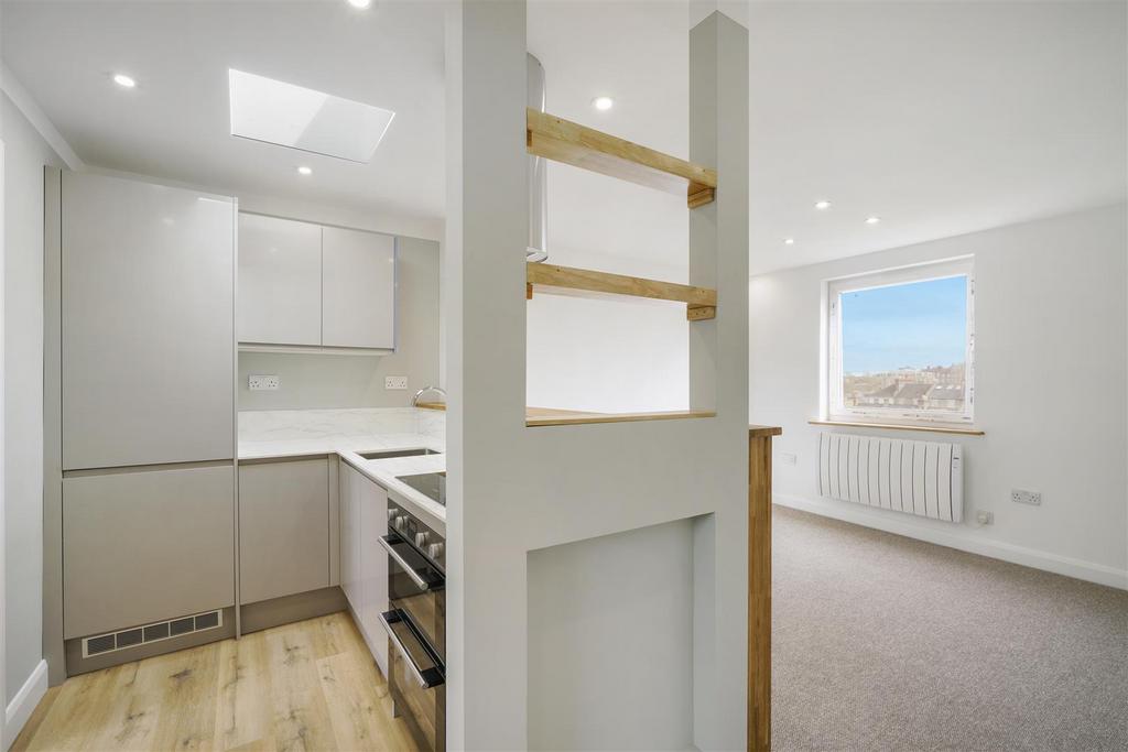 Flat 1, 20 Greyhound Road - zigql RUQh SRHbu71b AYm.j