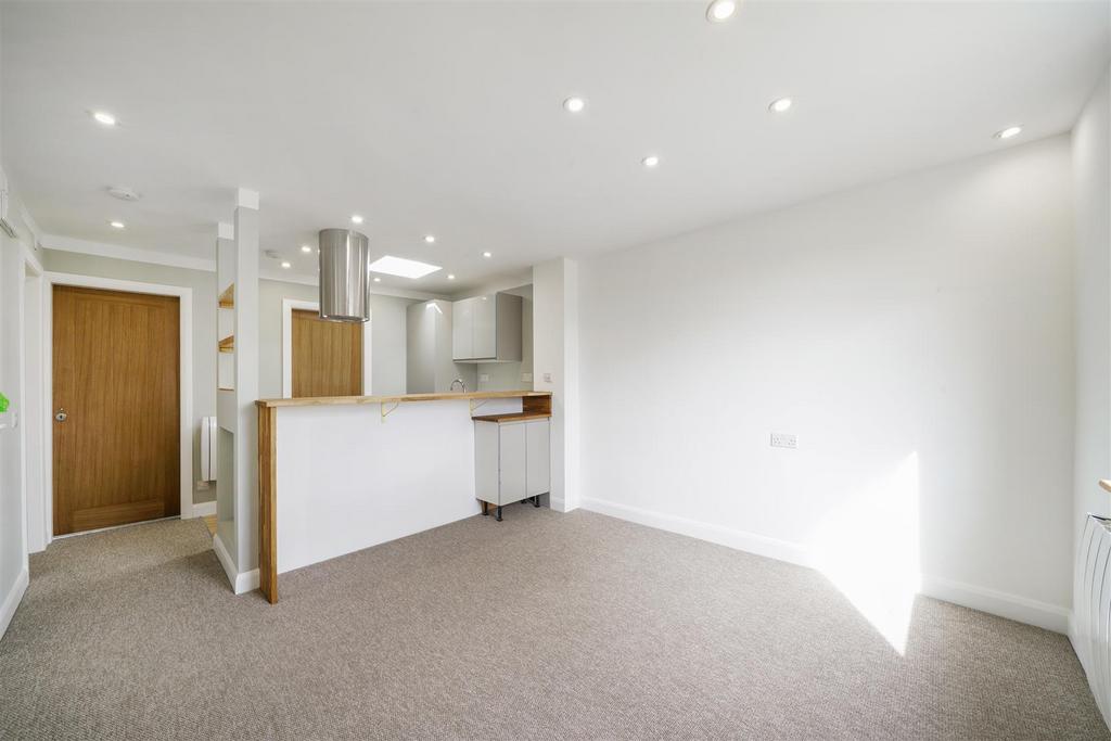 Flat 1, 20 Greyhound Road - Bj GH4 KSM1h EB9z IUe YK5.j