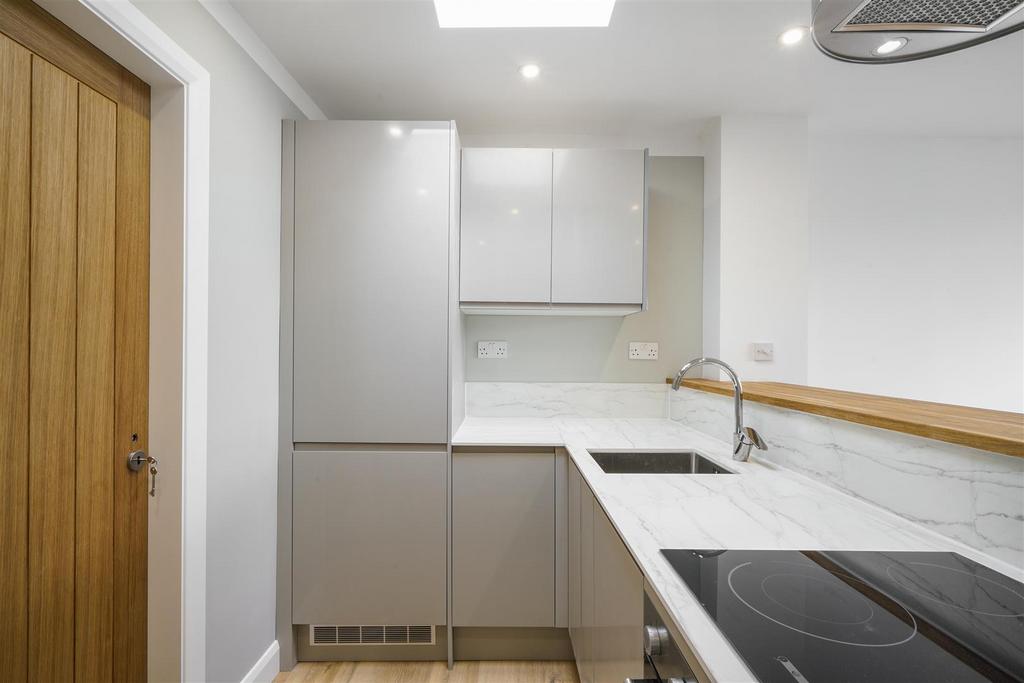 Flat 1, 20 Greyhound Road - p Ik RH4c JD1tgnhh Hw NZe.j