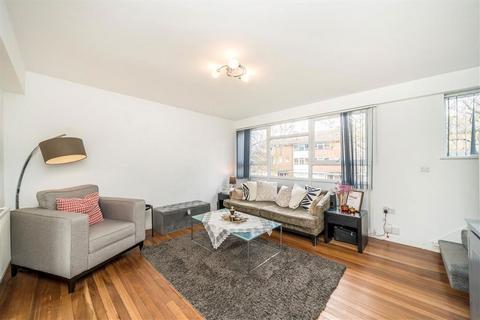 2 bedroom maisonette for sale, Courtlands Avenue, London SE12