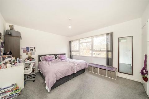 2 bedroom maisonette for sale, Courtlands Avenue, London SE12