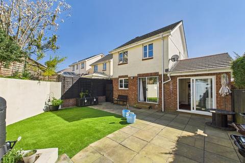 9 Treguddock Drive, Wadebridge, PL27 6BQ