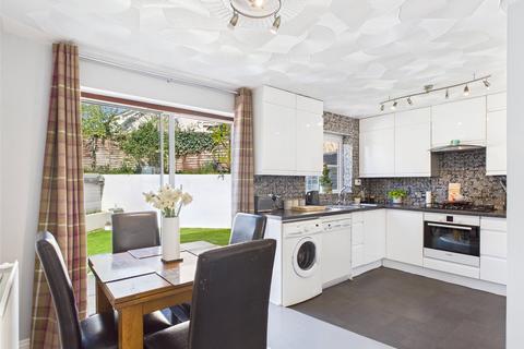 9 Treguddock Drive, Wadebridge, PL27 6BQ