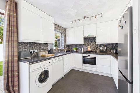 9 Treguddock Drive, Wadebridge, PL27 6BQ